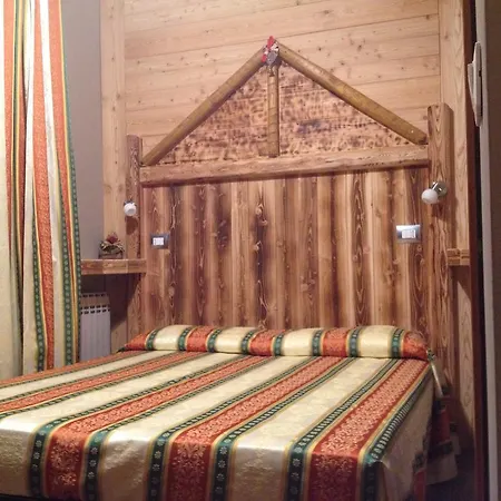 Trois Etoiles Hotell