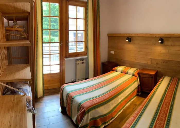 Trois Etoiles エントラックエ